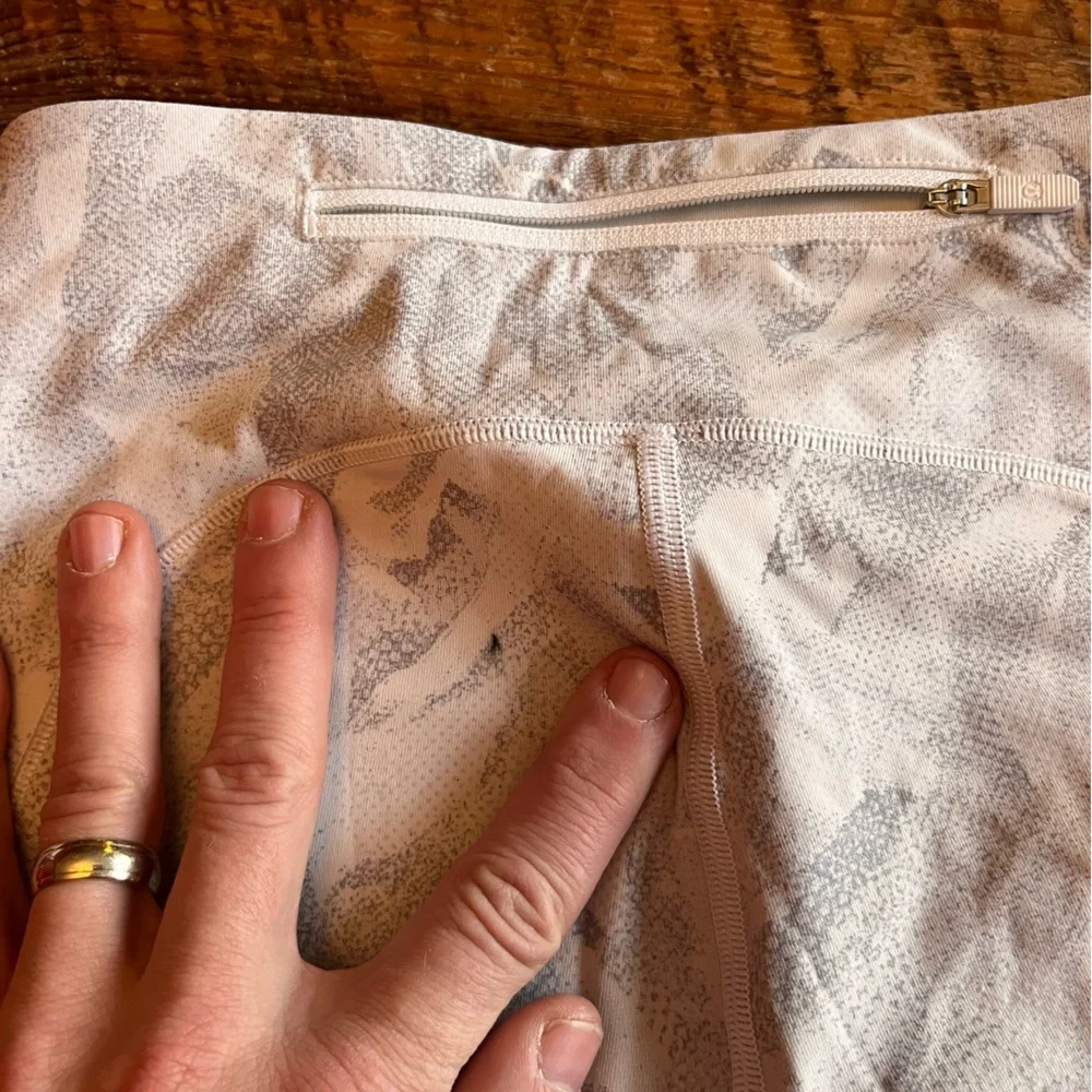 Lululemon Speed Up Tight Leggings - Sz 4 - Picture 9 of 9